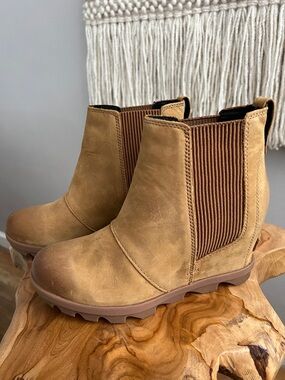 SOREL Joan of Arctic Chelsea wedge size 7